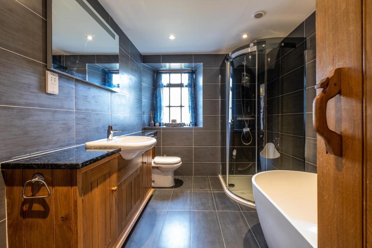 Stunning Cottage Grade 2 Listed With Parking And Hot Tub Bowness-on-Windermere Zewnętrze zdjęcie