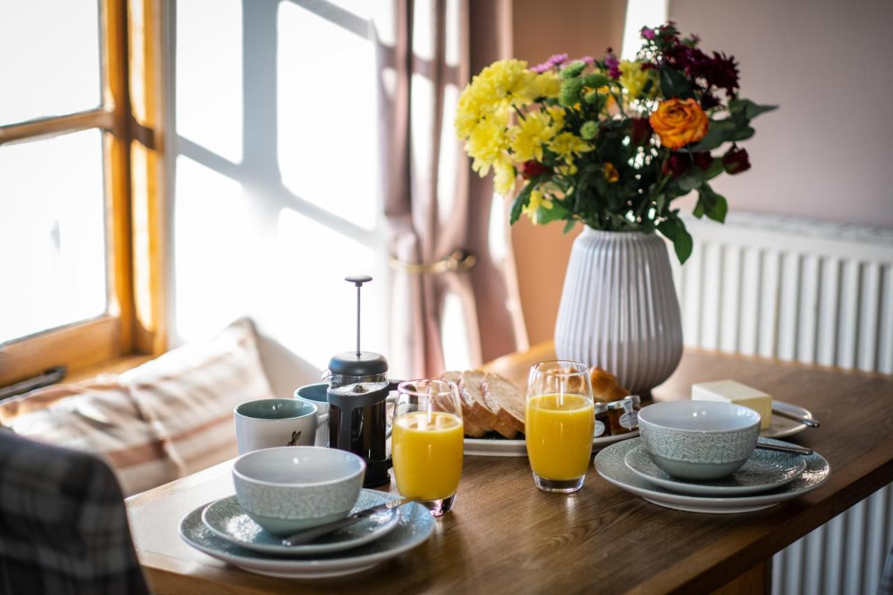 Stunning Cottage Grade 2 Listed With Parking And Hot Tub Bowness-on-Windermere Zewnętrze zdjęcie