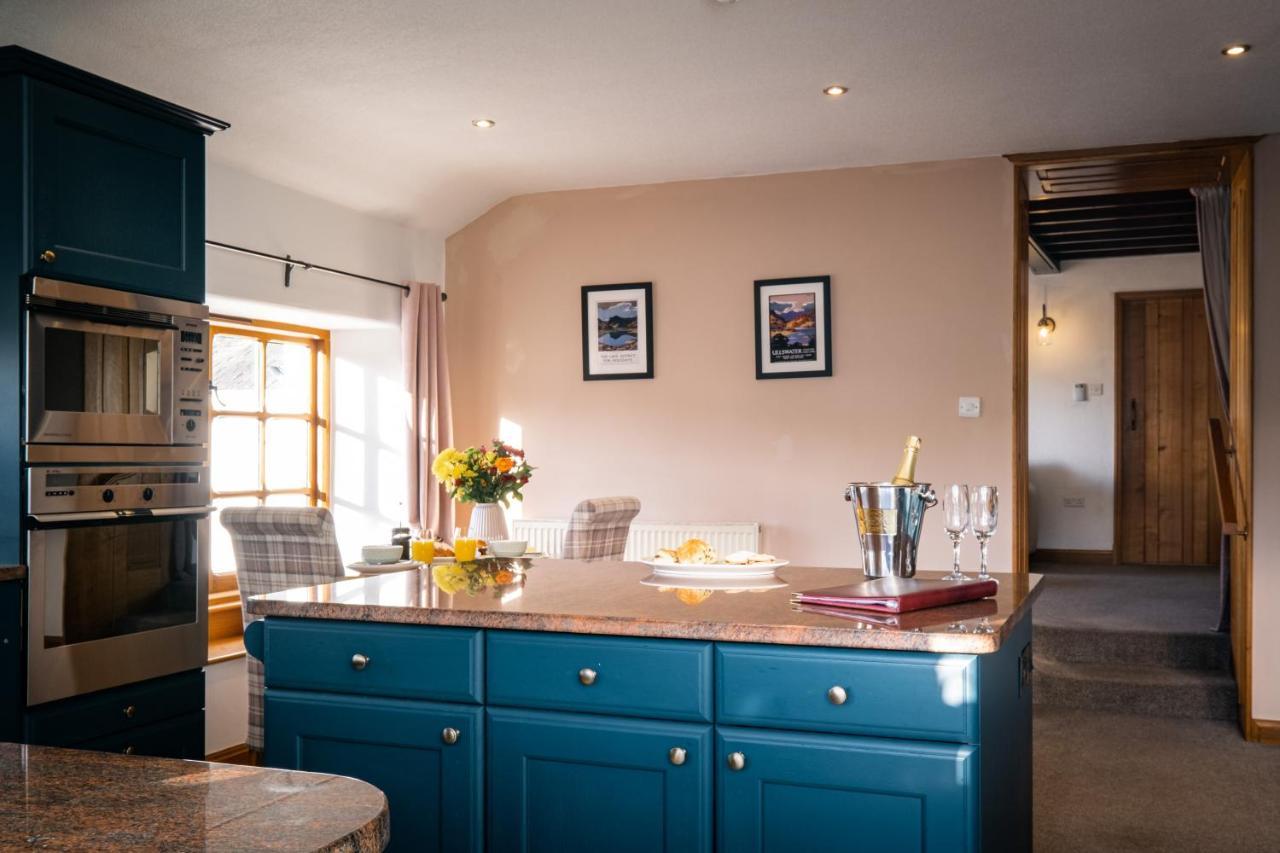 Stunning Cottage Grade 2 Listed With Parking And Hot Tub Bowness-on-Windermere Zewnętrze zdjęcie