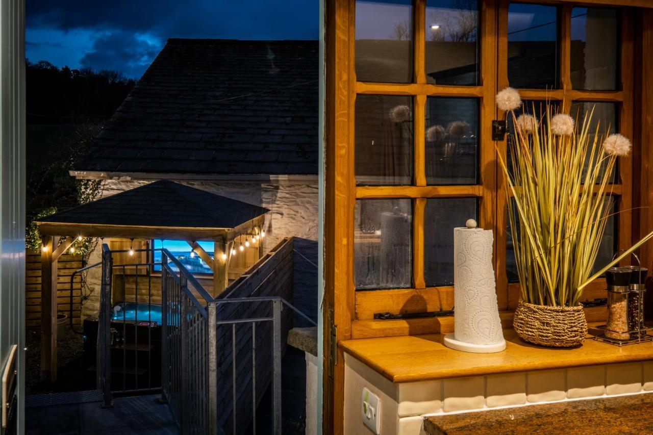 Stunning Cottage Grade 2 Listed With Parking And Hot Tub Bowness-on-Windermere Zewnętrze zdjęcie