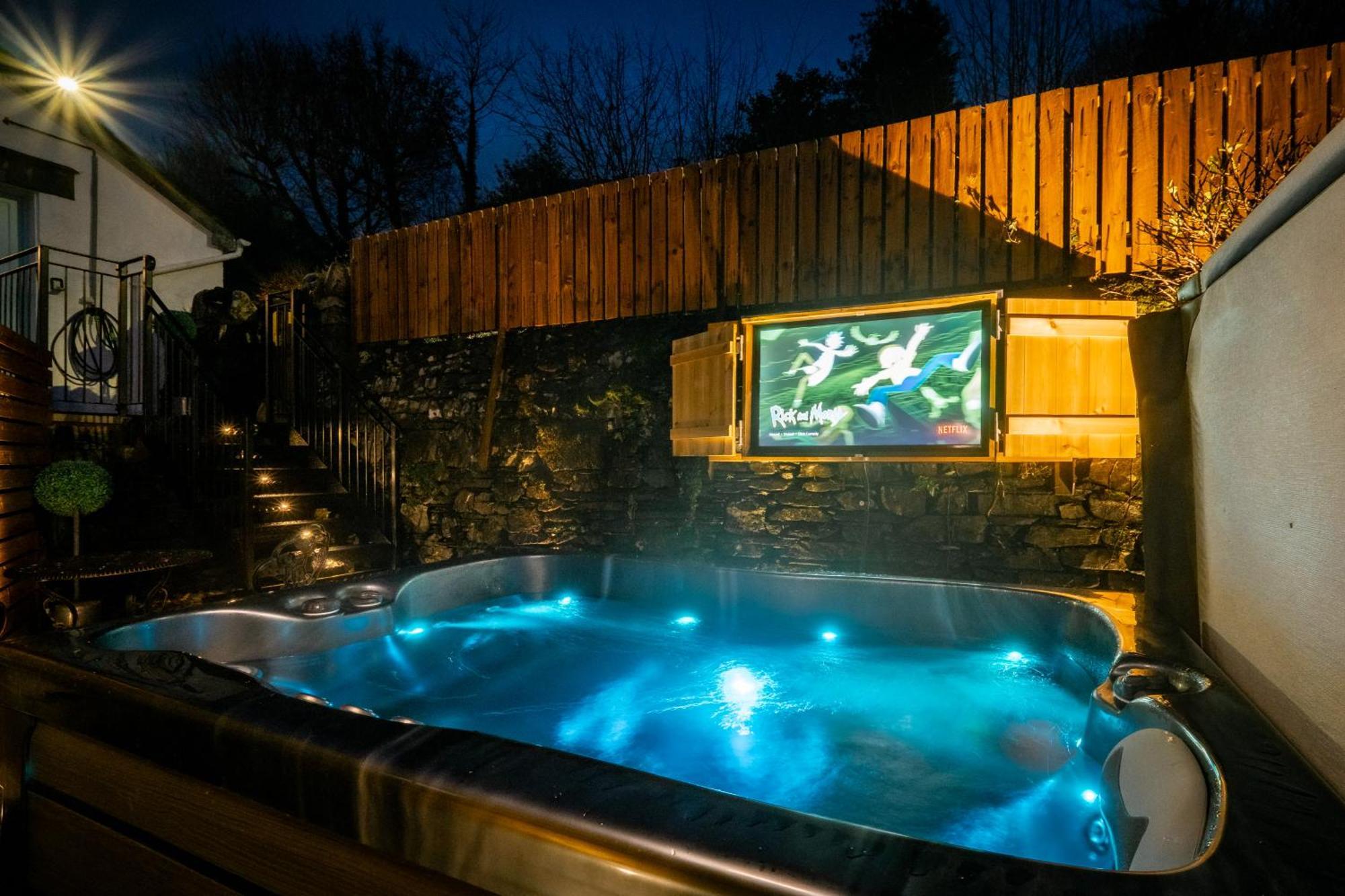 Stunning Cottage Grade 2 Listed With Parking And Hot Tub Bowness-on-Windermere Zewnętrze zdjęcie