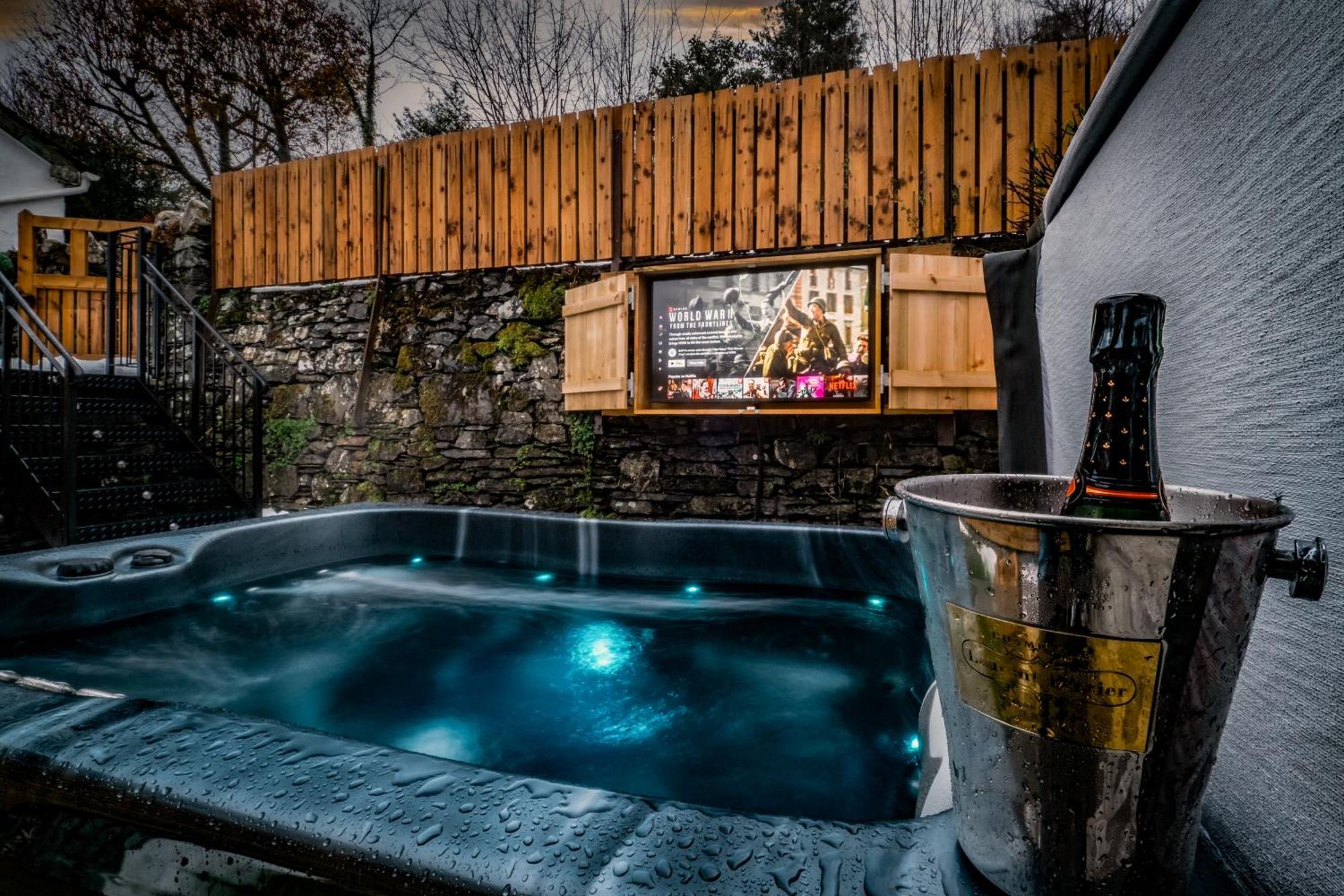 Stunning Cottage Grade 2 Listed With Parking And Hot Tub Bowness-on-Windermere Zewnętrze zdjęcie