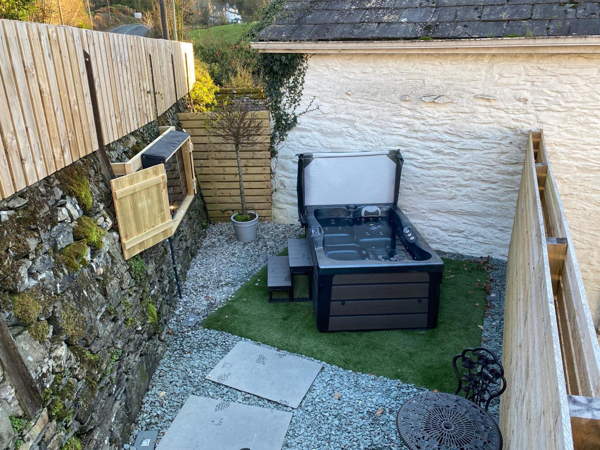 Stunning Cottage Grade 2 Listed With Parking And Hot Tub Bowness-on-Windermere Zewnętrze zdjęcie