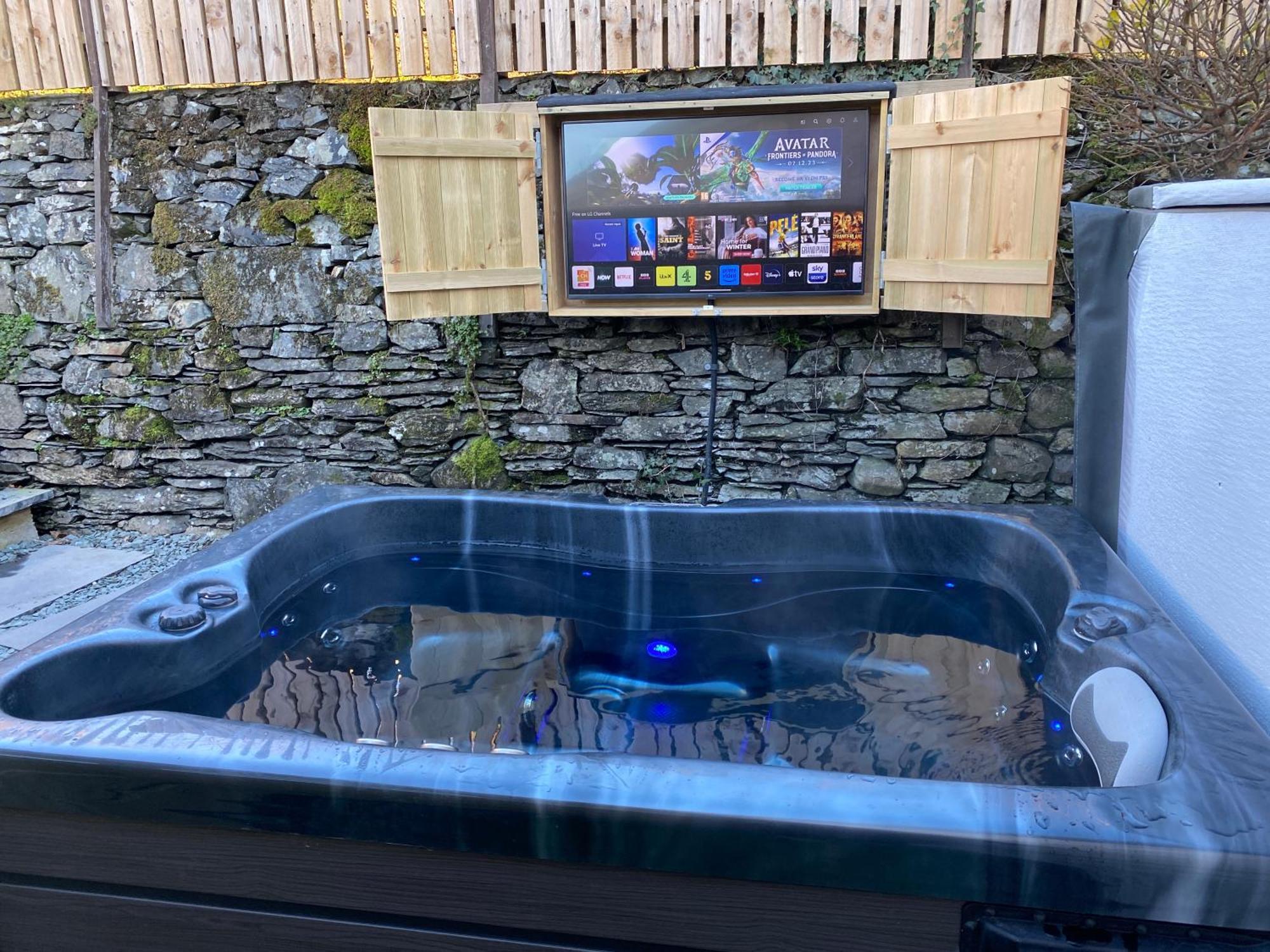 Stunning Cottage Grade 2 Listed With Parking And Hot Tub Bowness-on-Windermere Zewnętrze zdjęcie